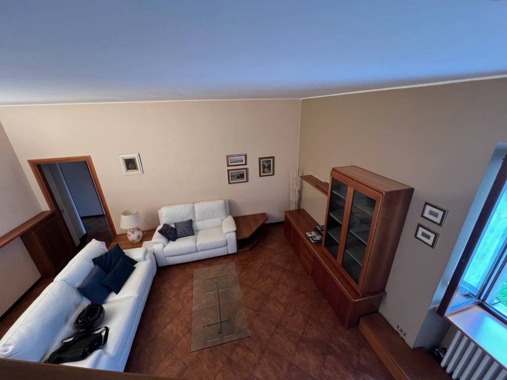 appartamento in vendita a Merate in zona Sartirana