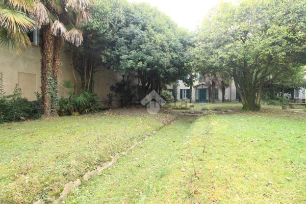 casa semindipendente in vendita a Merate