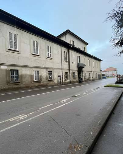 appartamento in vendita a Merate in zona Brugarolo