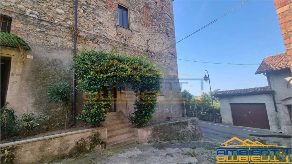 casa indipendente in vendita a Merate in zona Cassina Fra Martino