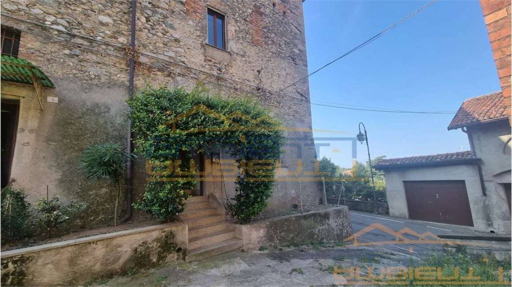 casa indipendente in vendita a Merate in zona Cassina Fra Martino