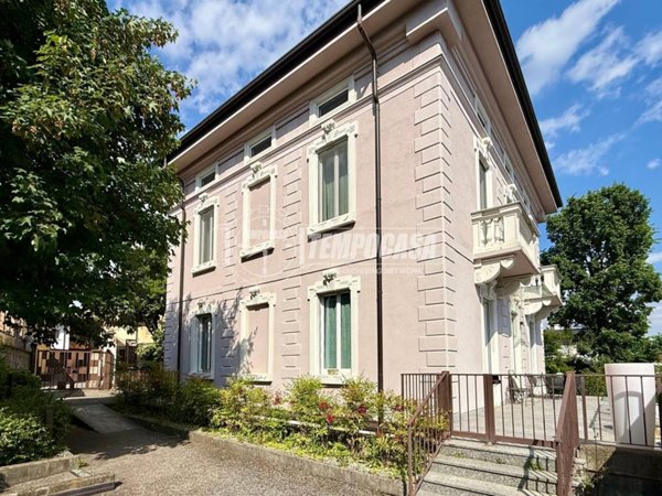appartamento in vendita a Merate in zona Sartirana