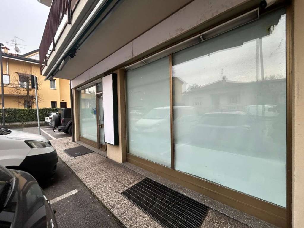negozio in vendita a Merate