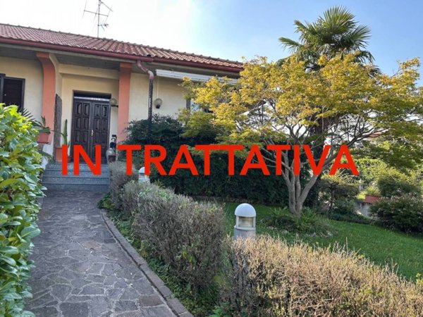 casa indipendente in vendita a Merate in zona Brugarolo