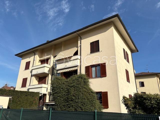 appartamento in vendita a Merate in zona Brugarolo