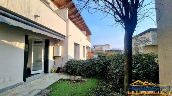 casa indipendente in vendita a Merate in zona Cassina Fra Martino