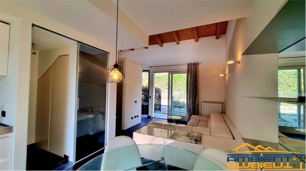 casa indipendente in vendita a Merate in zona Cassina Fra Martino