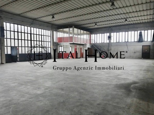 locale commerciale in vendita a Merate