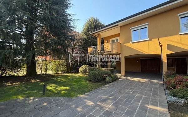 casa indipendente in vendita a Merate