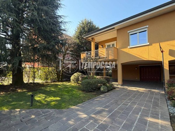 casa indipendente in vendita a Merate
