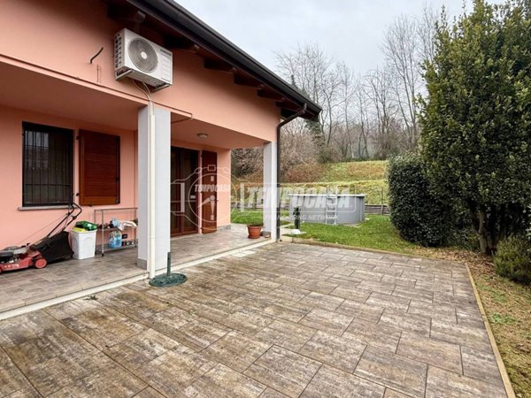 casa indipendente in vendita a Merate