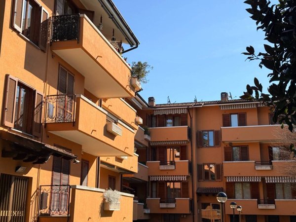 appartamento in vendita a Merate in zona Cassina Fra Martino