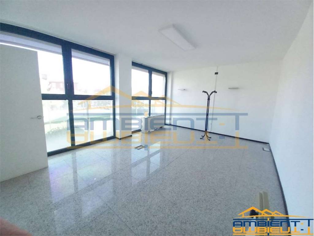 ufficio in vendita a Merate