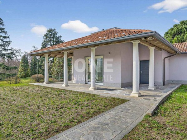 casa indipendente in vendita a Merate in zona Cassina Fra Martino