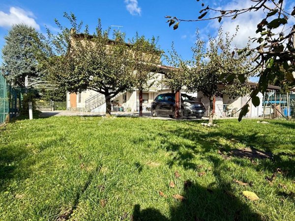 casa indipendente in vendita a Merate in zona Sartirana