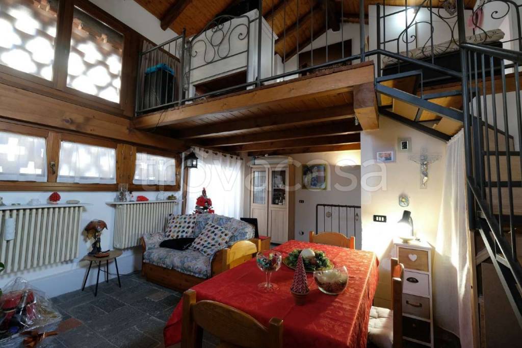 appartamento in vendita a Merate in zona Cassina Fra Martino