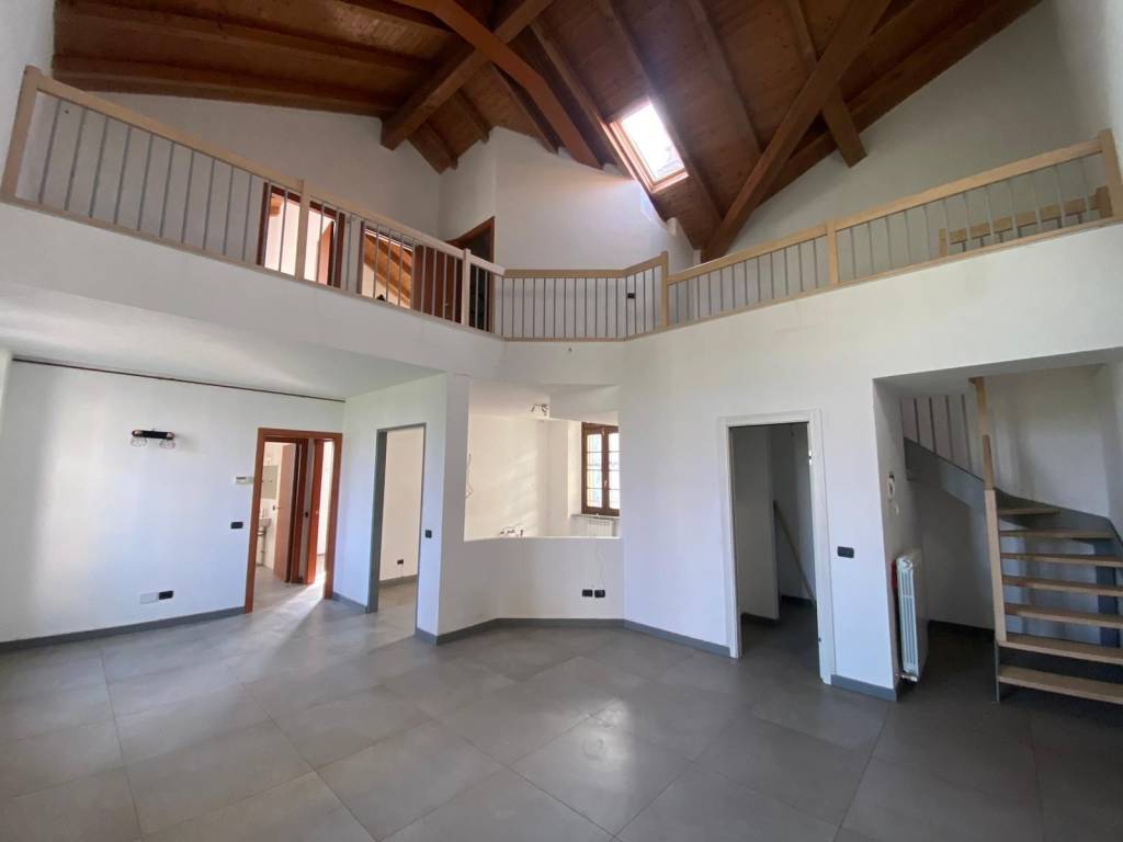 appartamento in vendita a Merate in zona Sartirana