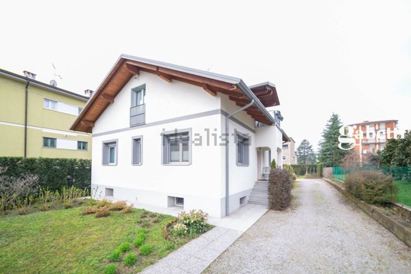 casa indipendente in vendita a Merate