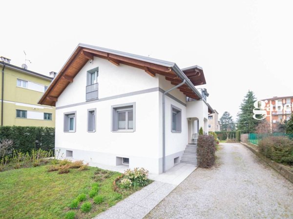 casa indipendente in vendita a Merate