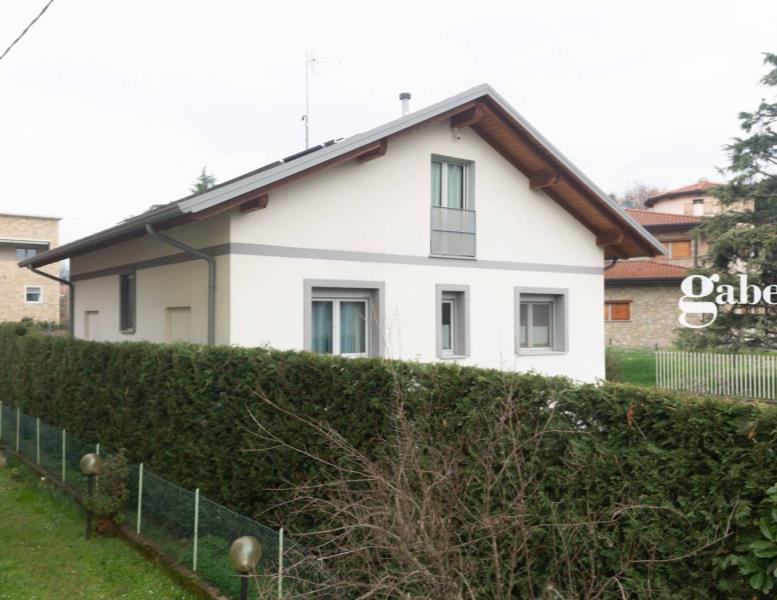 casa indipendente in vendita a Merate