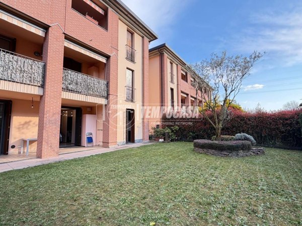 appartamento in vendita a Merate in zona Sartirana