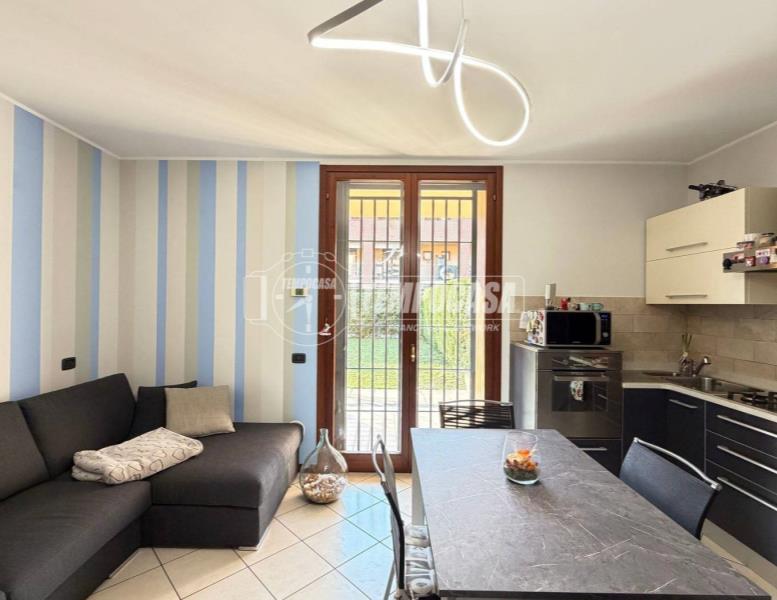 appartamento in vendita a Merate in zona Sartirana