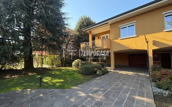 casa indipendente in vendita a Merate