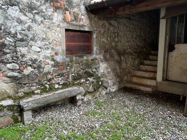 appartamento in vendita a Merate in zona Cassina Fra Martino