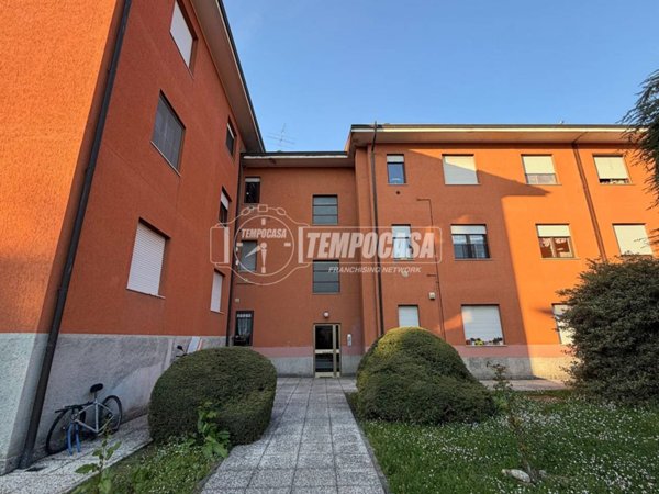appartamento in vendita a Merate in zona Brugarolo