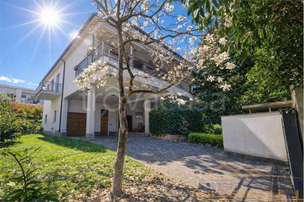 casa indipendente in vendita a Merate