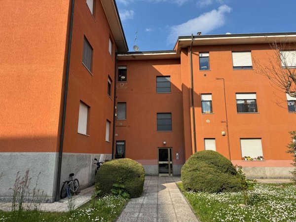 appartamento in vendita a Merate in zona Brugarolo