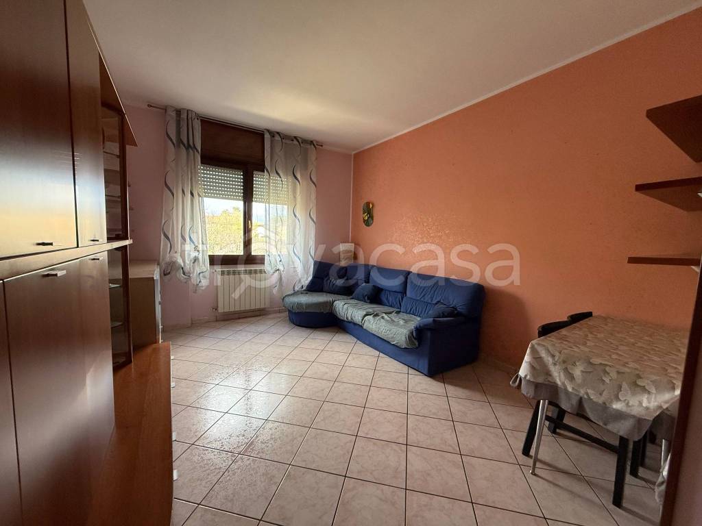 appartamento in vendita a Merate in zona Brugarolo