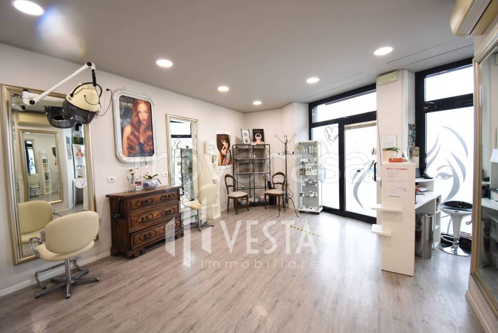 negozio in vendita a Merate