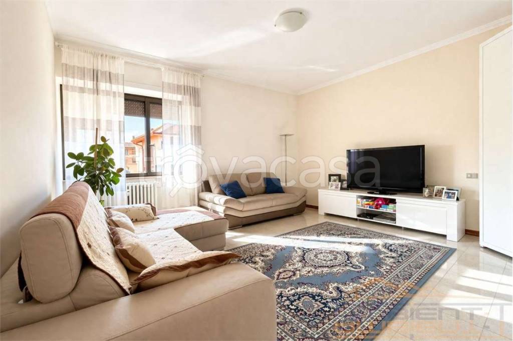 appartamento in vendita a Merate in zona Sartirana