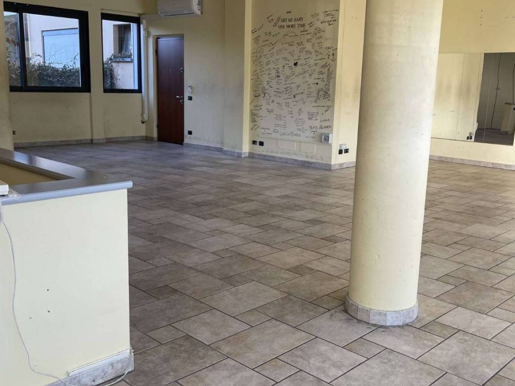 negozio in vendita a Merate