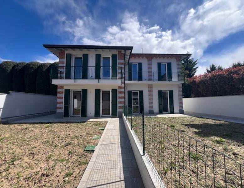 casa indipendente in vendita a Merate