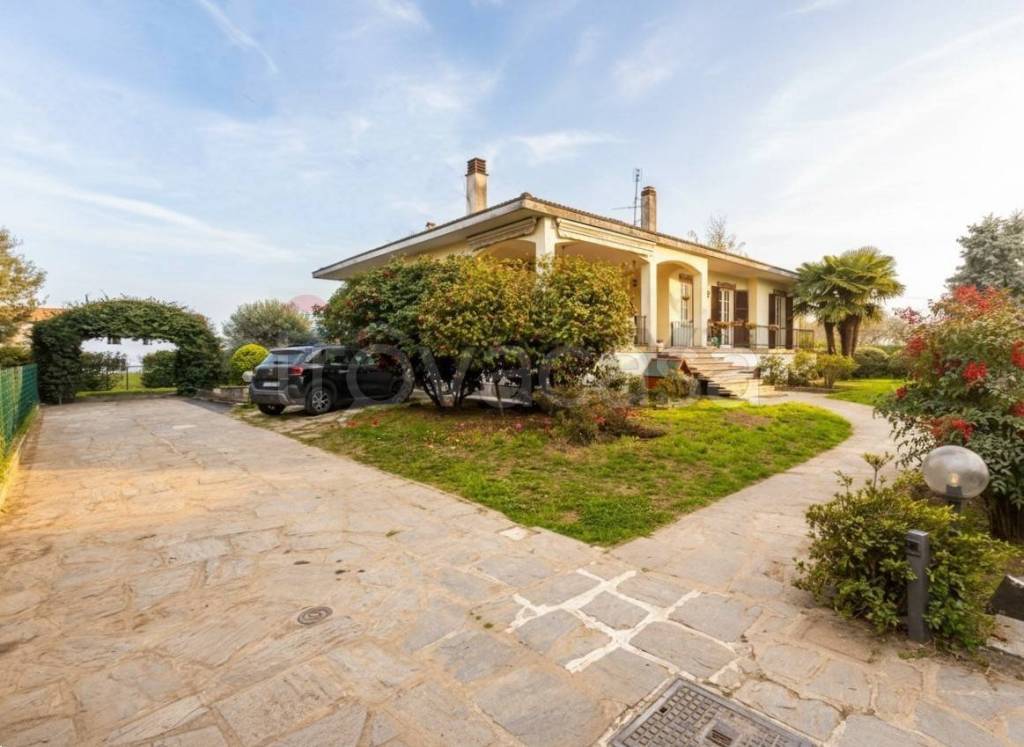 casa indipendente in vendita a Merate in zona Brugarolo