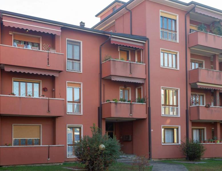 appartamento in vendita a Merate in zona Sartirana