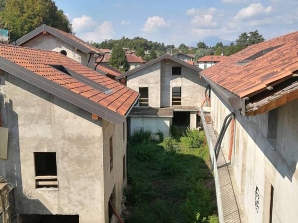 intera palazzina in vendita a Merate