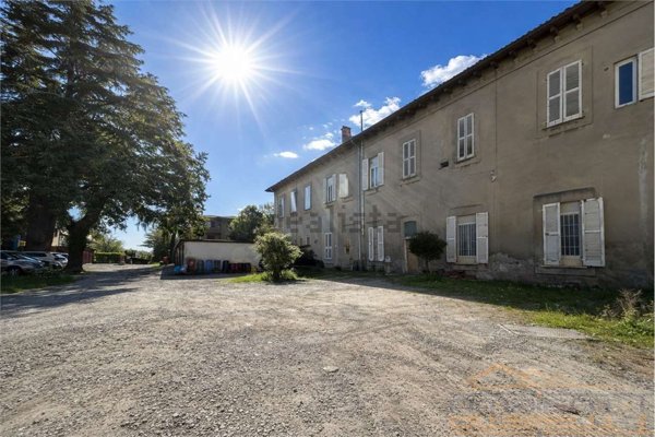 appartamento in vendita a Merate in zona Brugarolo