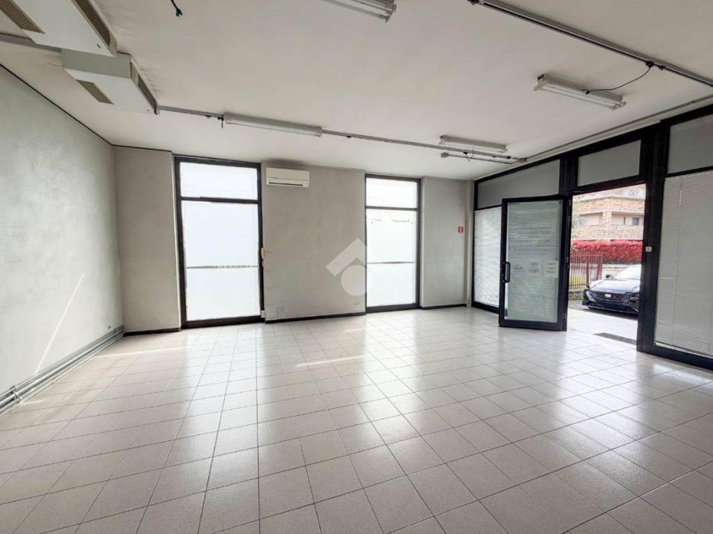 negozio in vendita a Merate