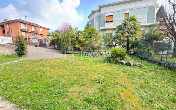 casa indipendente in vendita a Merate