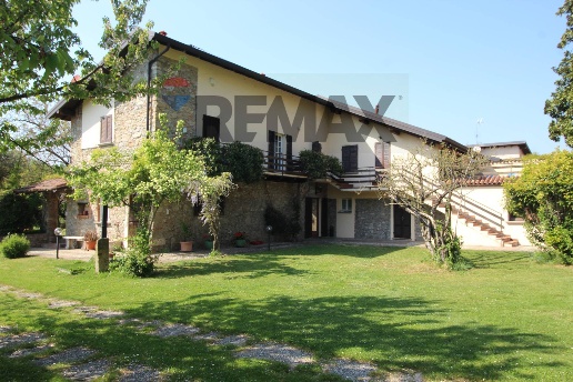 casa indipendente in vendita a Merate in zona Sartirana