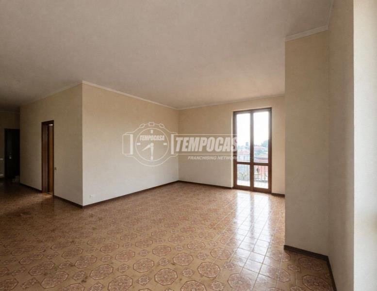 appartamento in vendita a Merate in zona Sartirana