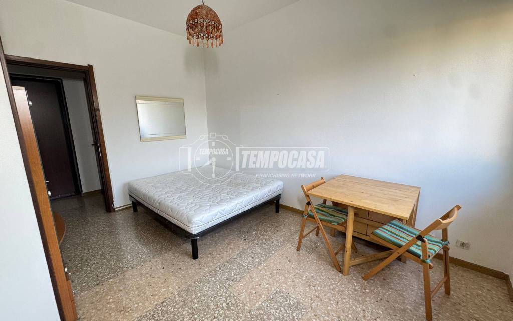 appartamento in vendita a Merate in zona Brugarolo