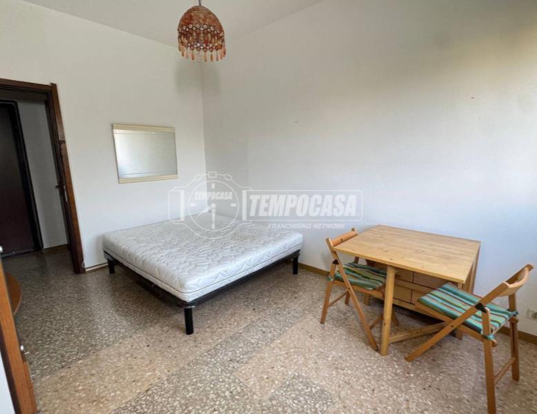 appartamento in vendita a Merate in zona Brugarolo