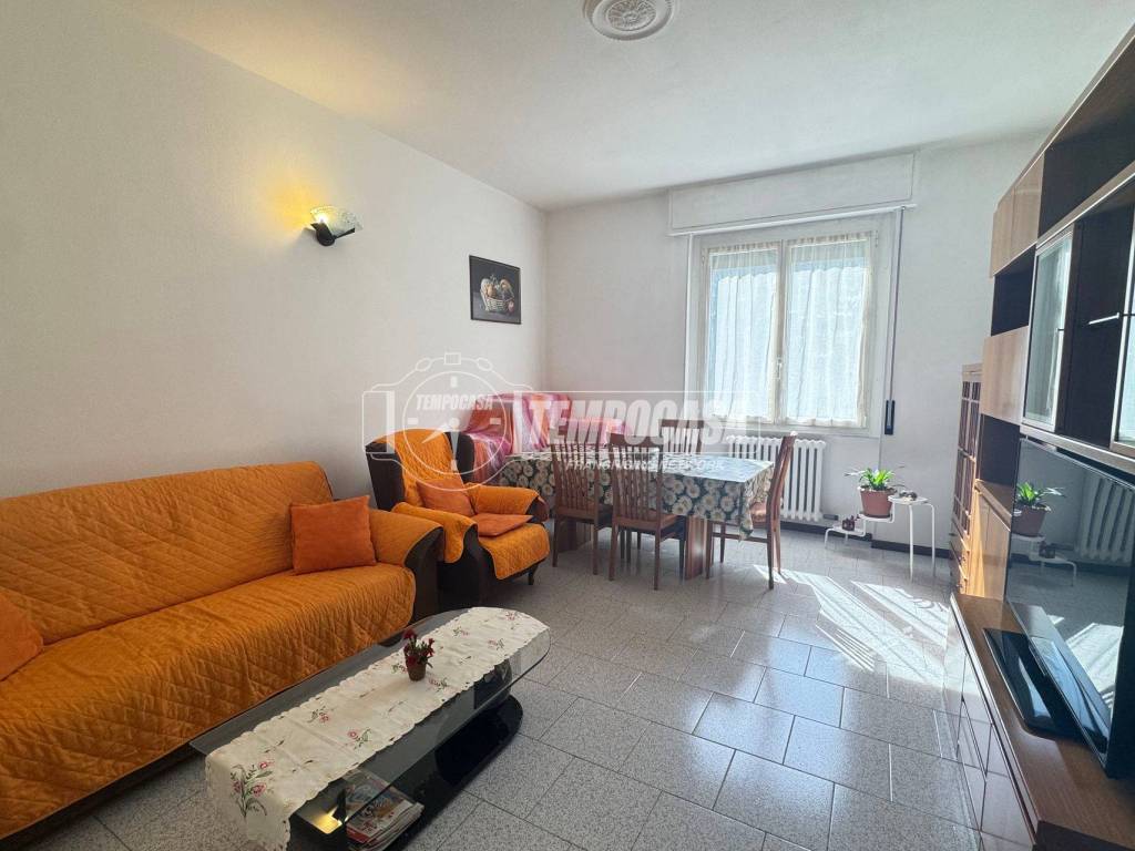 appartamento in vendita a Merate in zona Brugarolo