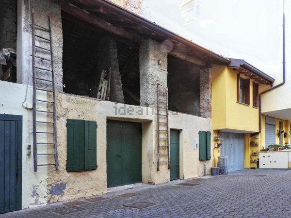 casale in vendita a Merate
