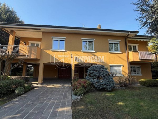 casa indipendente in vendita a Merate