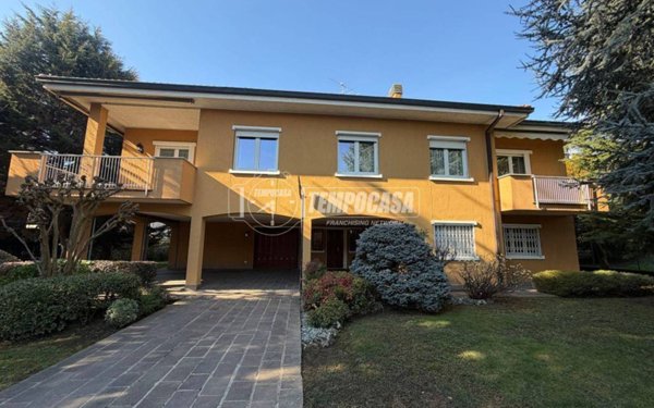 casa indipendente in vendita a Merate